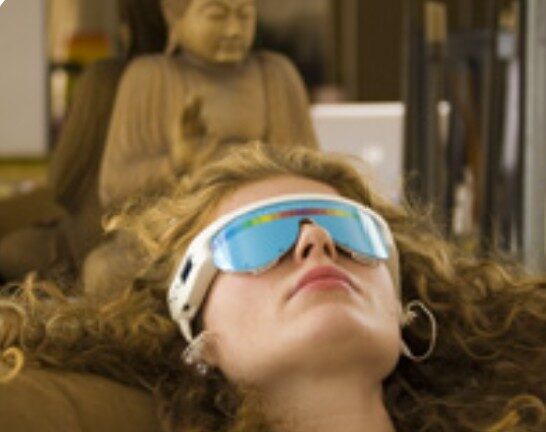 Séance de relaxation avec lunettes PSiO pour se reconnecter positivement face à la maladie